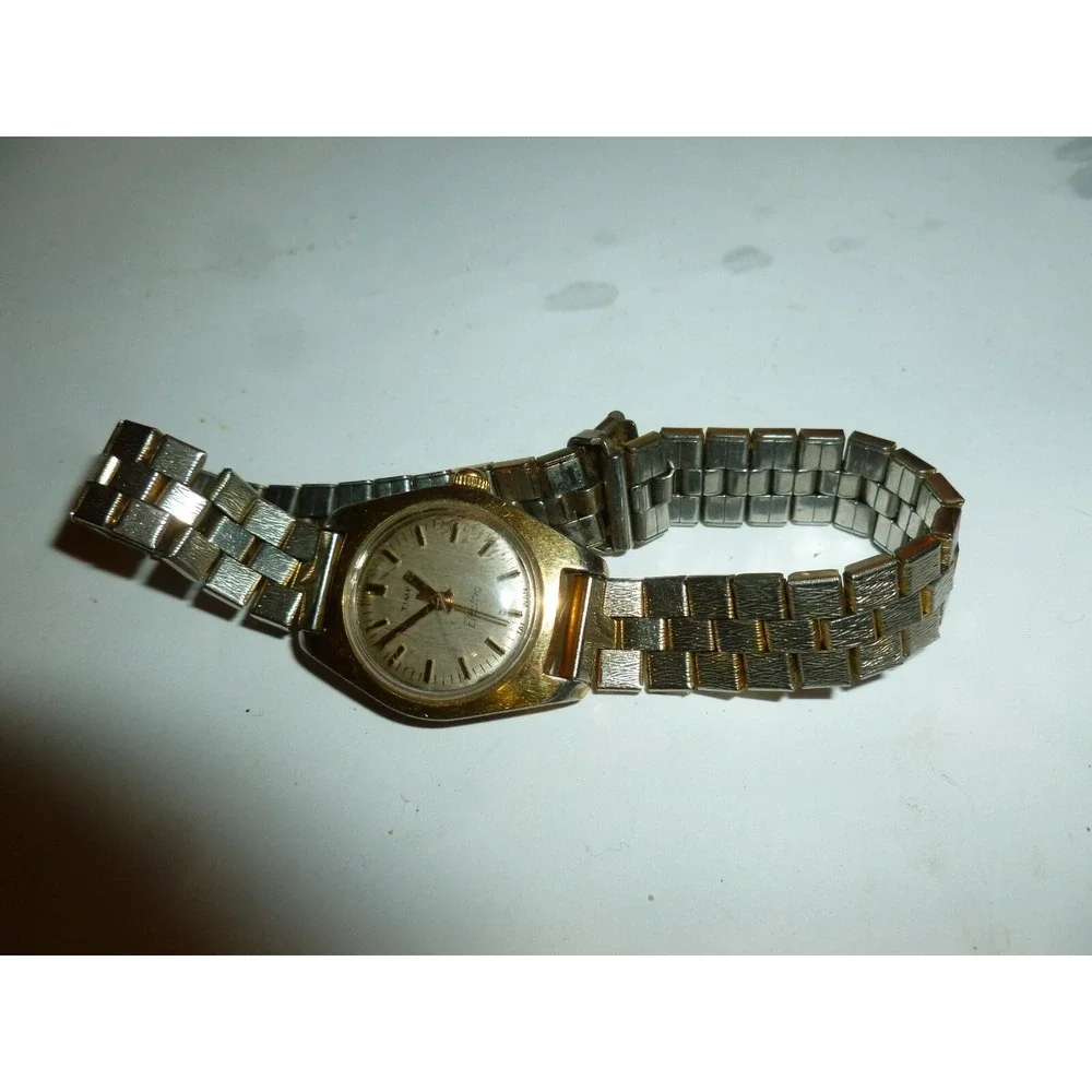 Vintage Timex Electric Ladies Watch Two Tone Gold Silver Oval Face 4121006779